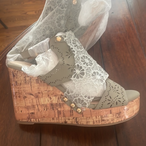 New fun wedges - Picture 3 of 3